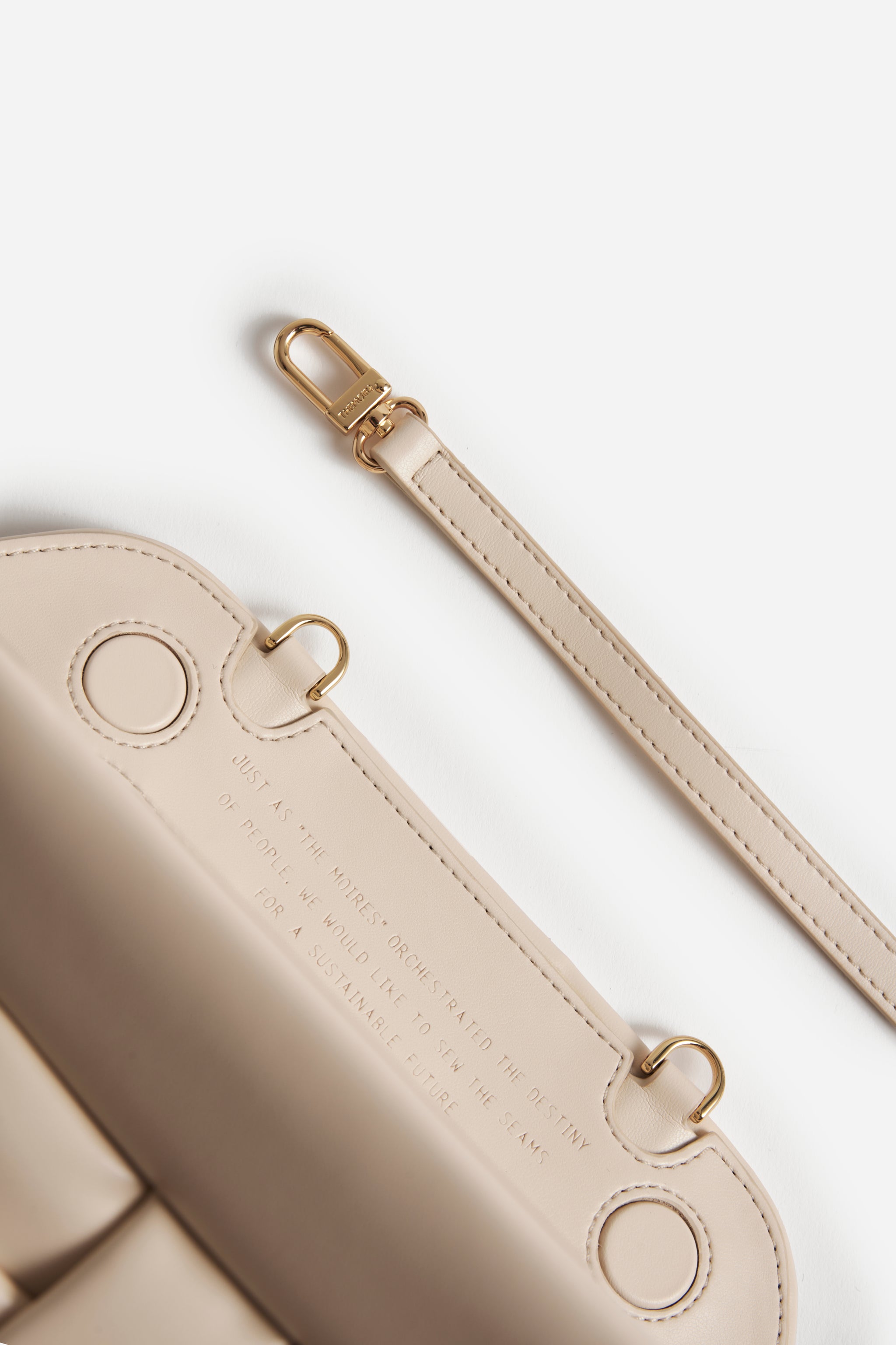 美品★THEMOIREテモワール★TIA MICRO WEAVED BAG THEMOIRE Tia Micro Woven Vegan Fabric Clutch Bag | Neiman Marcus