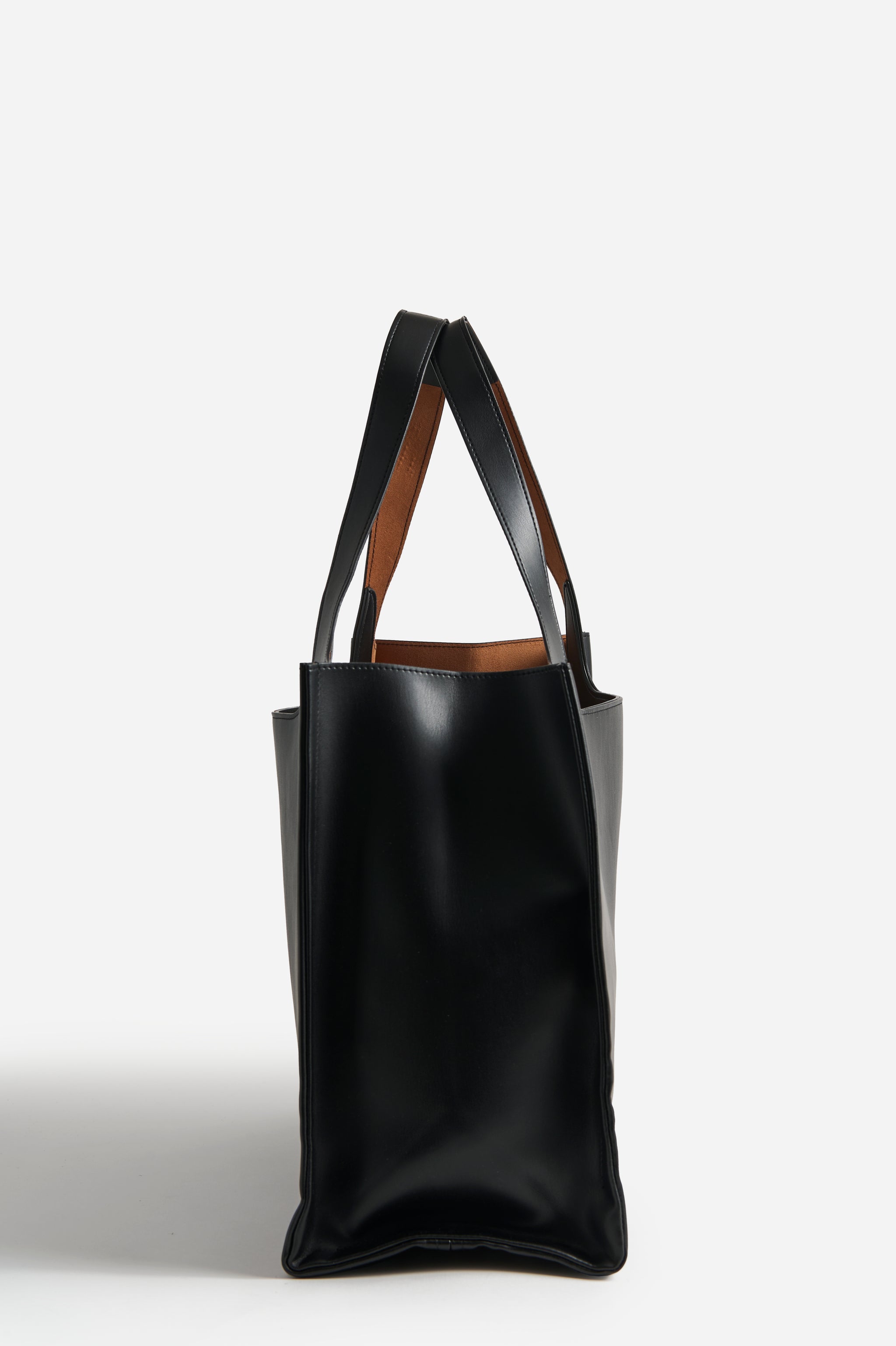 MOREA VEGAN FABRIC BLACK ☆ – THEMOIRÈ