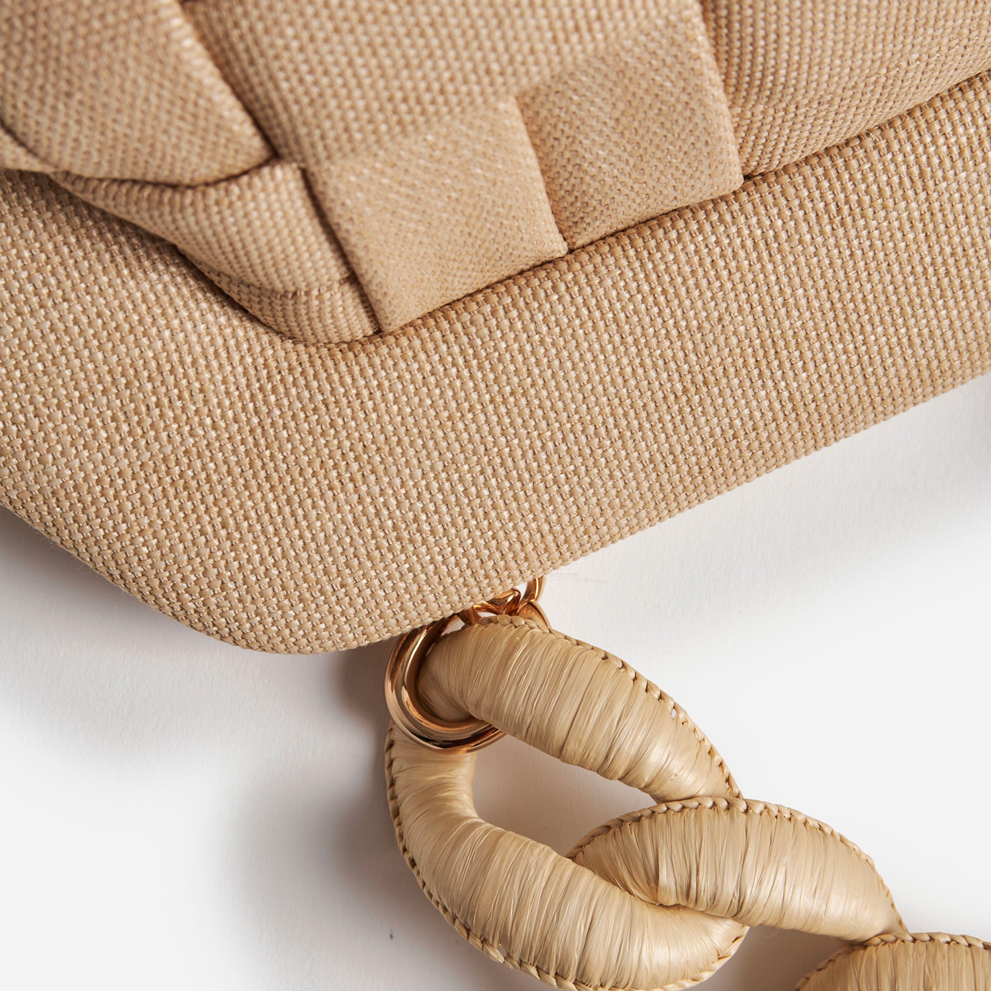 TIA WEAVED STRAW SHELL – THEMOIRÈ